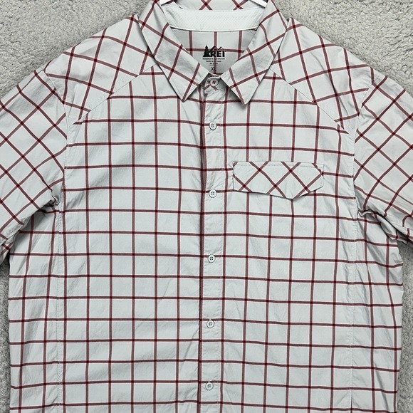 Rei Hiking Shirt Men XL White Red Grid Check Nylon Flap Pocket Button Up Outdoor